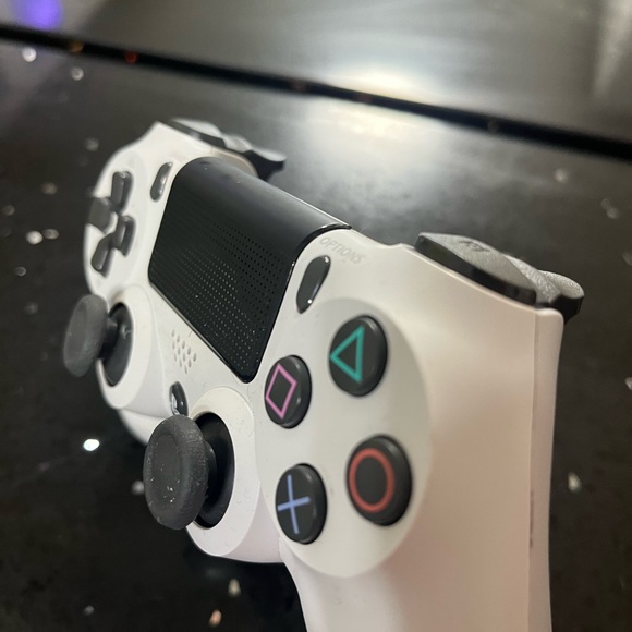Ps4 white controller - Picture 11 of 11